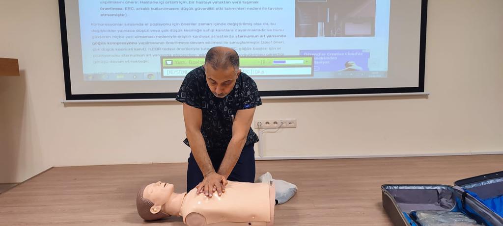 Hastane personellerimize, Anestezi ve Reanimasyon Uzmanı Uz. Dr. Esad EMİR tarafından Temel ve İleri Yaşam Desteği (CPR) Eğitimi verilmiştir.